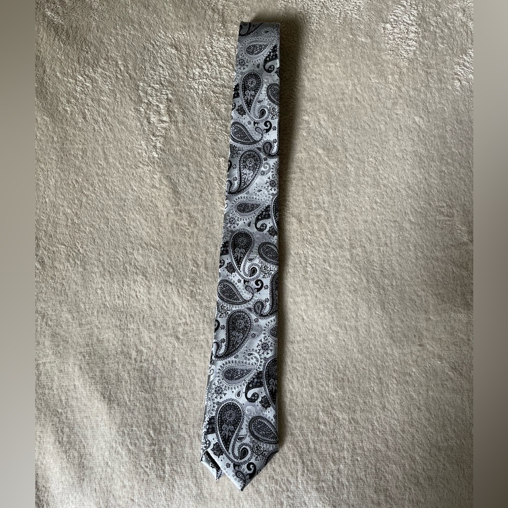 Mens Grey Paisley Tie
